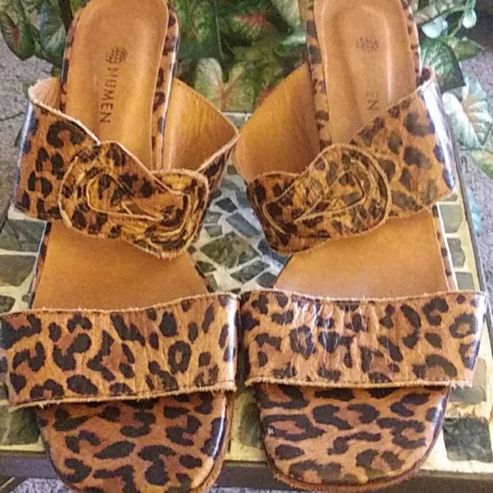 Fabulous vintage Numen sandals  leather  size 8